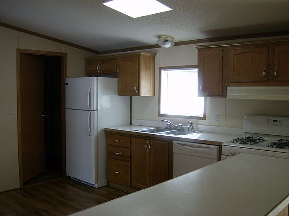 4th image of 17135 Louise Dr