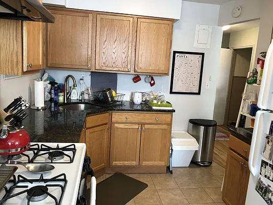 Rented by Metropolis International Realty Inc. | media 12