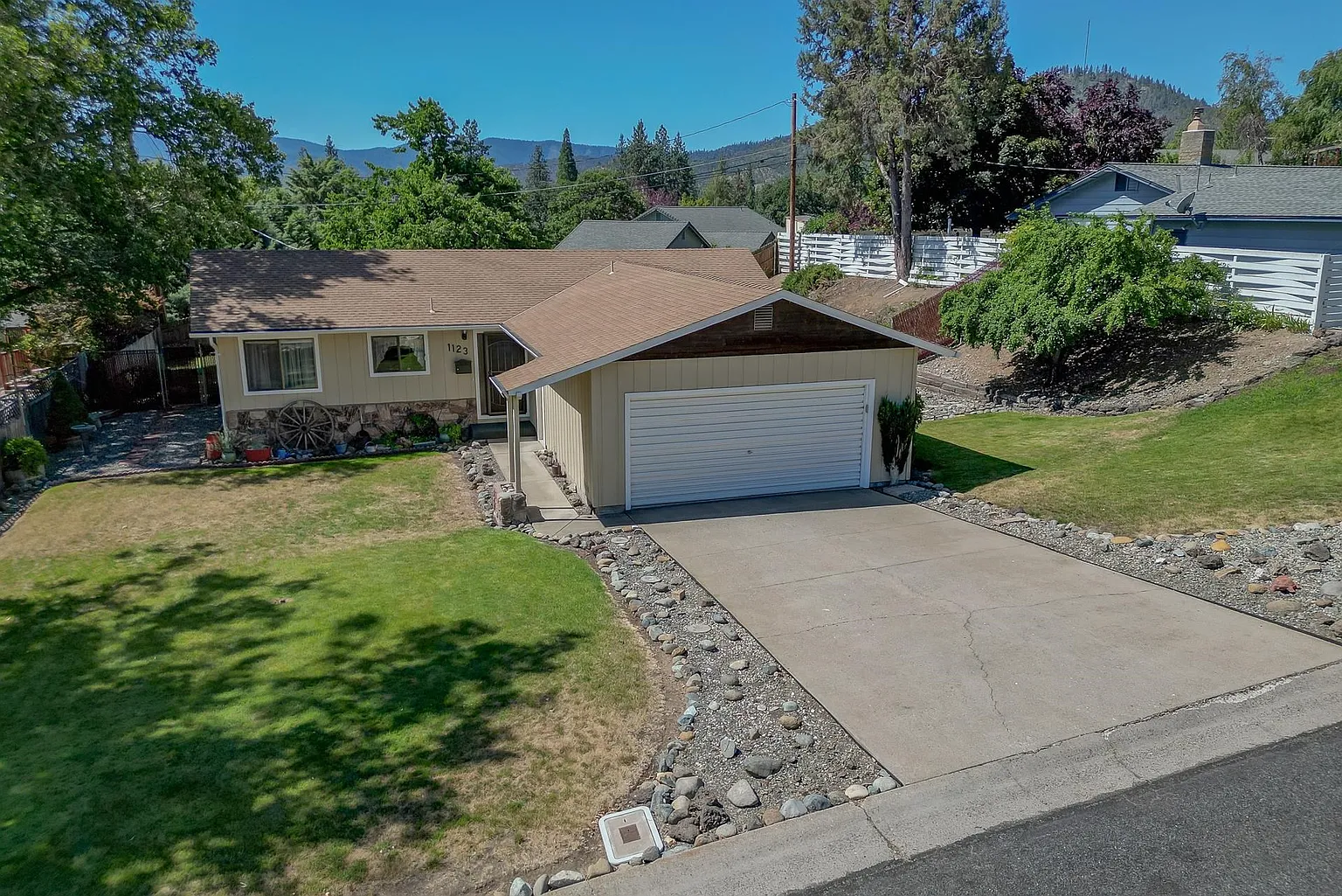 1123 Northridge Dr photo 1