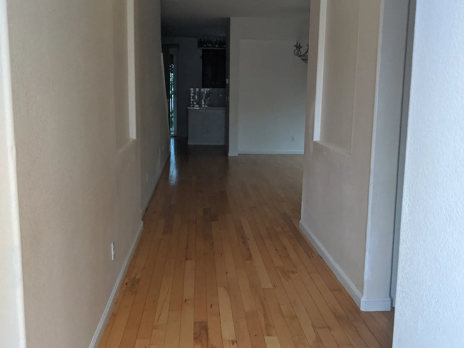 5 bed, 2500 sqft, $3,300 — Photo 3