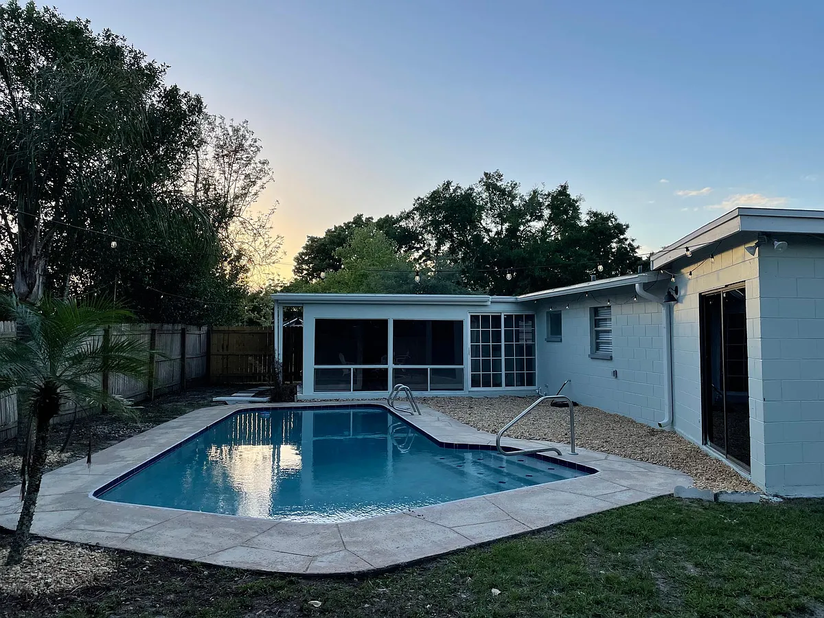 Large fenced backyard - pool service included in rent - 410 N Gregory Dr