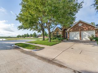 6899 Lagoon Dr, Grand Prairie, TX 75054