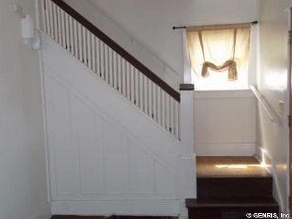3rd image of 7 Erie Ct