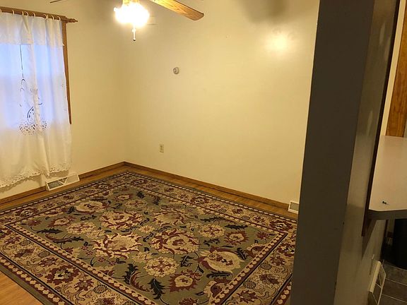 2nd image of 903 E Jefferson St APT B