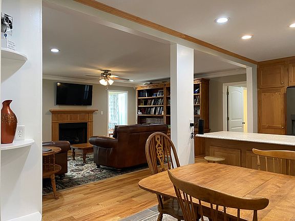 2nd image of 228 Garden Lakes Dr