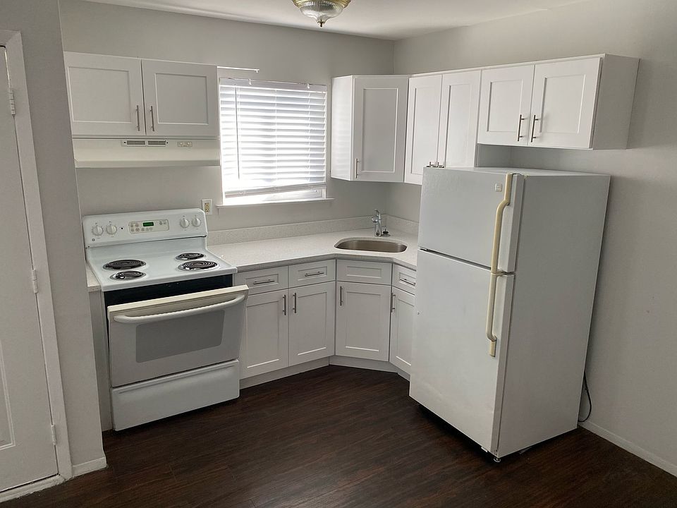 1st image of 29 Parkcenter Dr #G