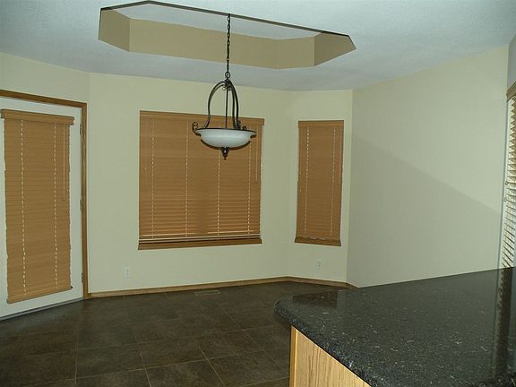 5th image of 618 N Worthington Pl