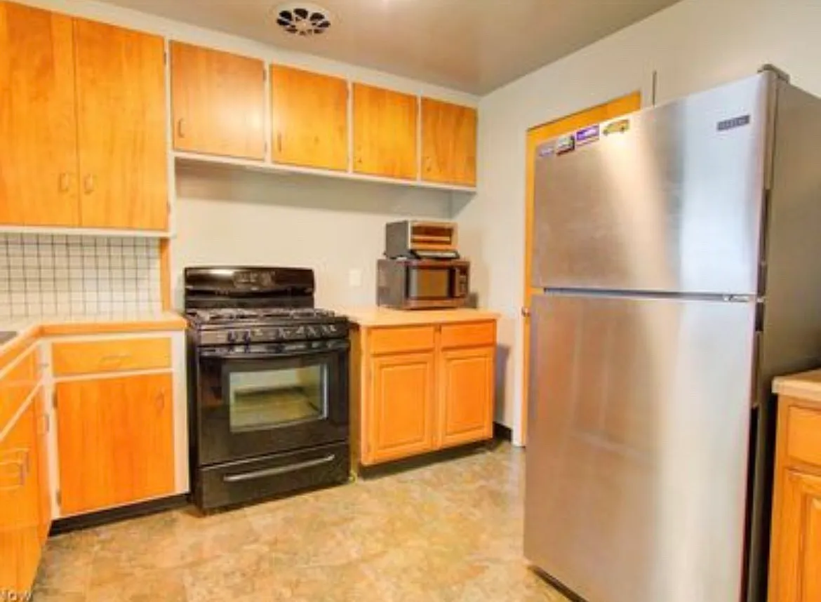 3 bed, 1.5 bath, 1414 sqft, $1,800 — Photo 4