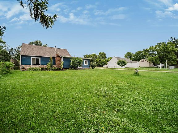 3rd image of 724 Glendower Ave