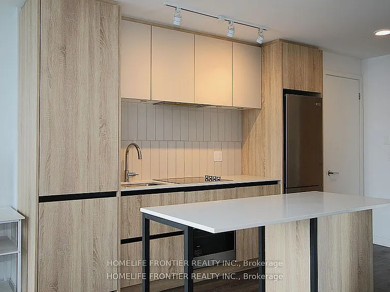 7950 Bathurst St #2310 — Photo 4