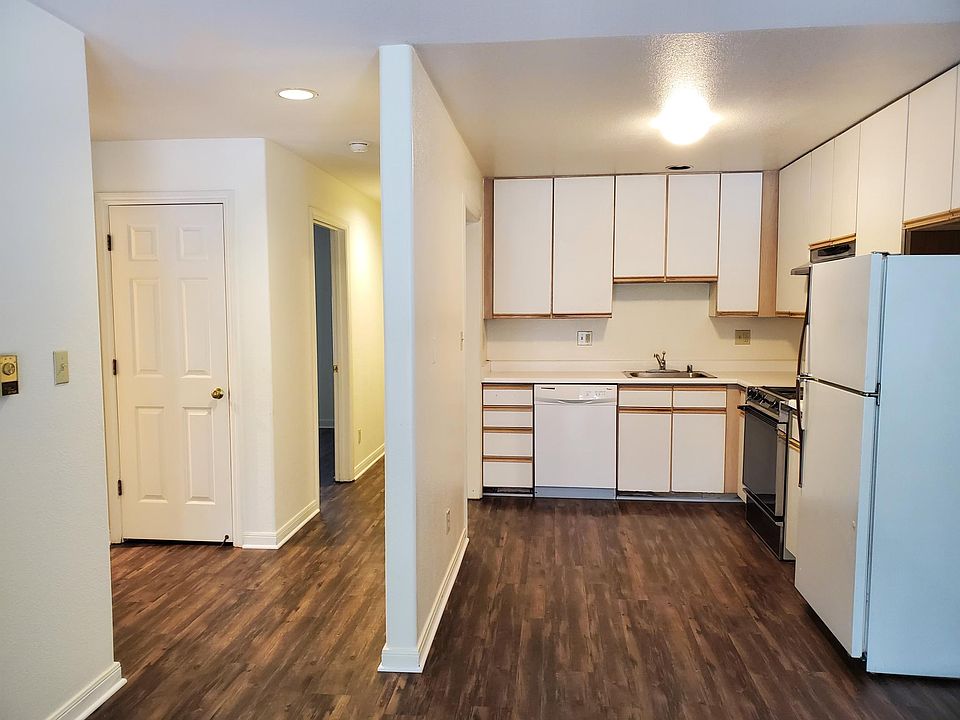 1st image of 1889 Oak St #1