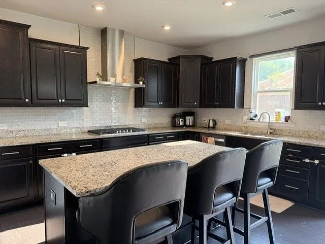 4 bed, 2.0 bath, 3034 sqft, $3,200 — Photo 2