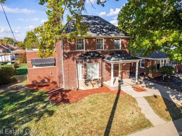 1618 Davis St, Wyandotte, MI 48192