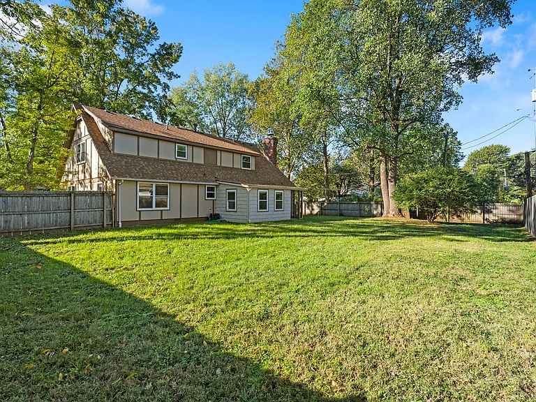 2329 E Bancroft St — Photo 25