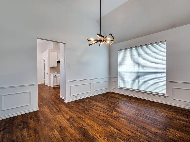 1420 Capstan Dr — Photo 2