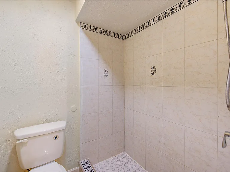14633 Perthshire Rd — Photo 35