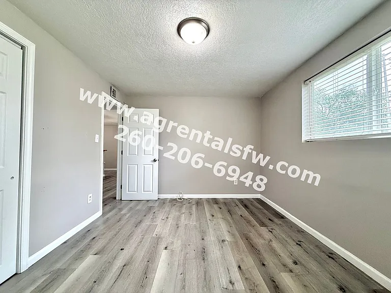 4917/4919 Northcrest — Photo 17