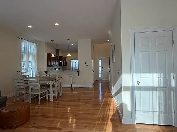 33 Boardwalk Dr #33 — Photo 2