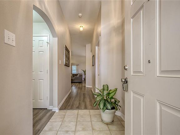 3rd image of 9505 Glenshee Dr