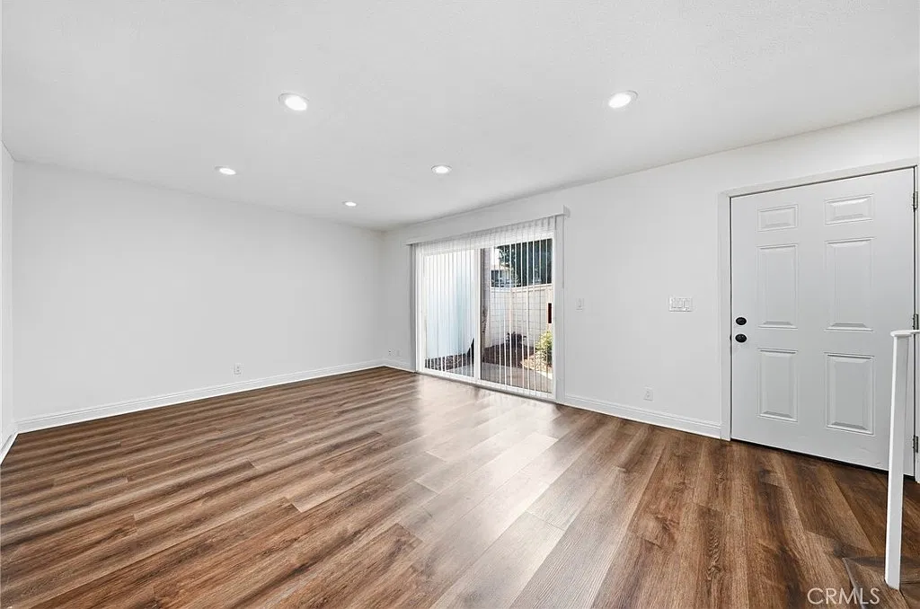 3 bed, 2.5 bath, 1276 sqft, $3,600 — Photo 4