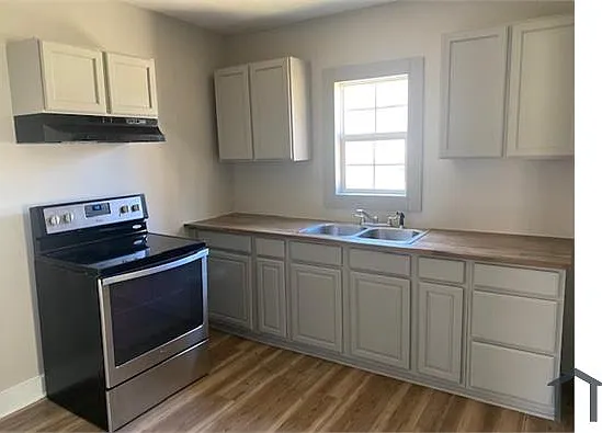 3321 Cedar Ave SW — Photo 1