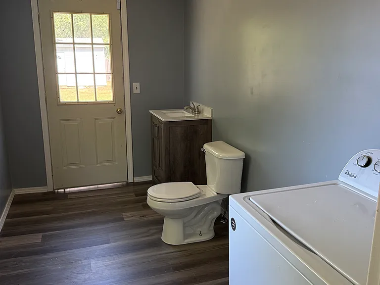 1832 S Glenn Ave — Photo 6
