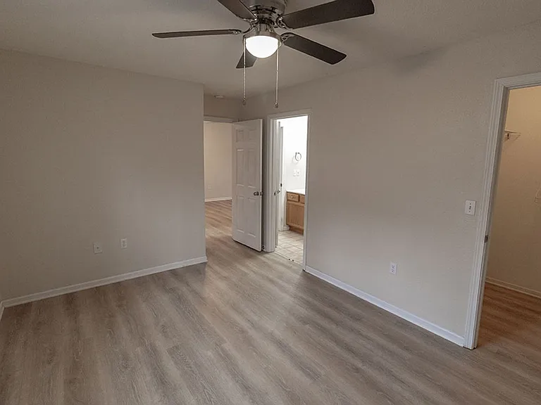 1323-1325 Godas Dr — Photo 12