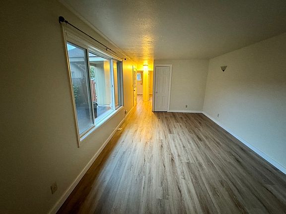 3rd image of 1537 NW Highland Dr