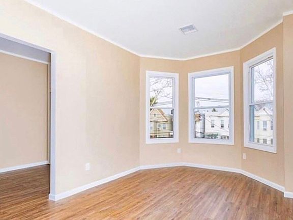 27 Carlton Bedroom1