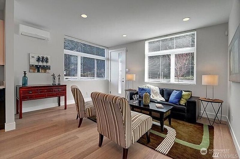 3rd image of 1507 Lakeview Blvd E