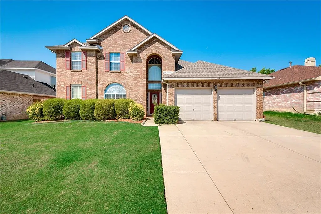 4 bed, 2296 sqft, $2,700 — Photo 1