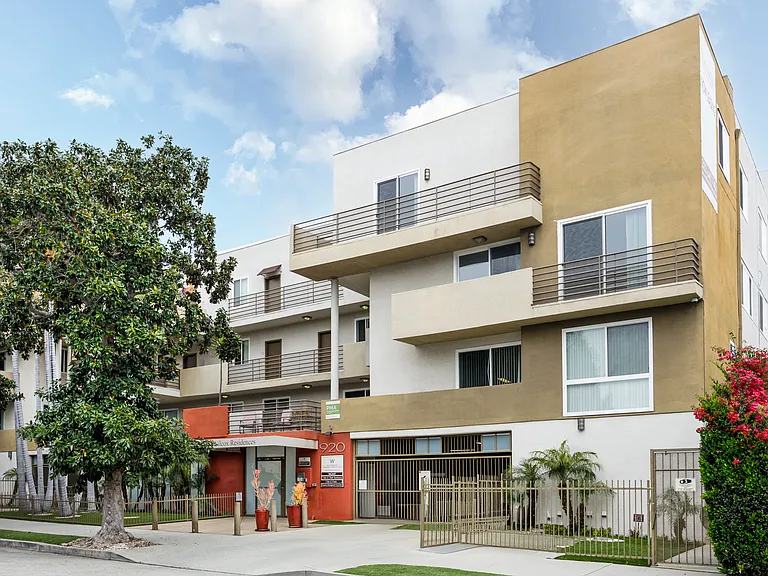 Wilcox Townhomes — Photo 1