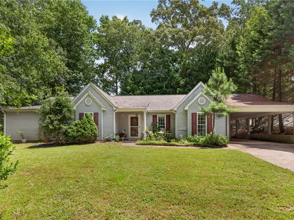 229 Cub Cove Dr, Walhalla, SC 29691