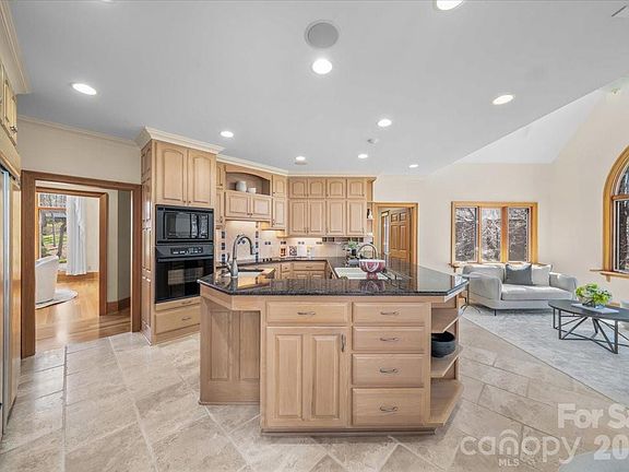 5th image of 1043 Rolling Green Dr
