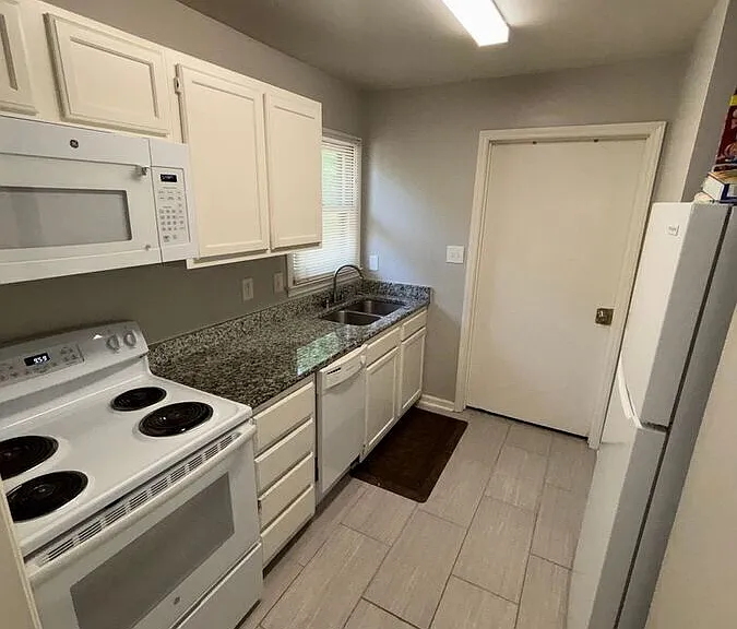 1109 Fuller St #B — Photo 9
