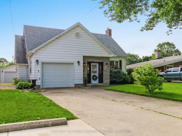 26 Grand Ave, Chatham Kent, ON N8A 4J9