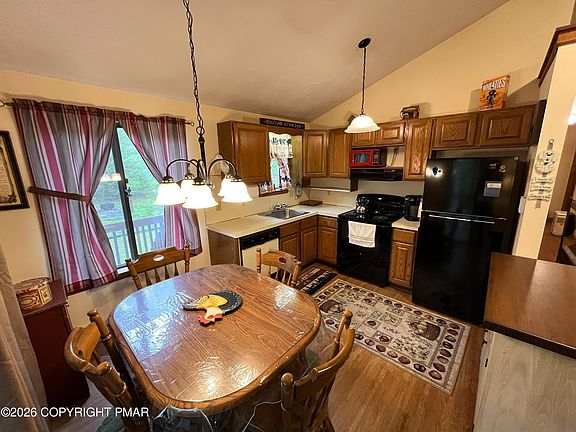 4th image of 15 Dogwood Dr
