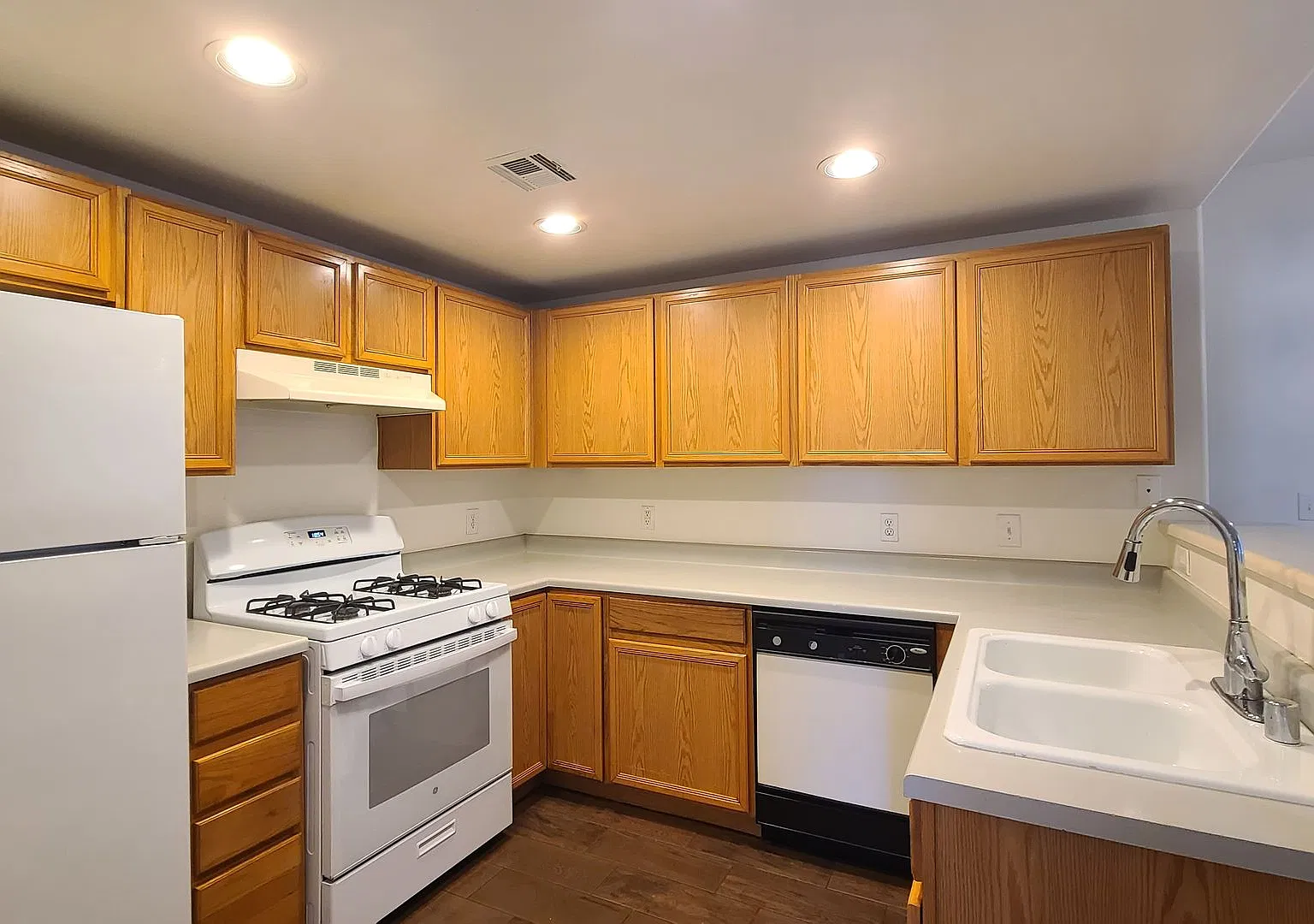 Condo in Southwest Las Vegas — Photo 4