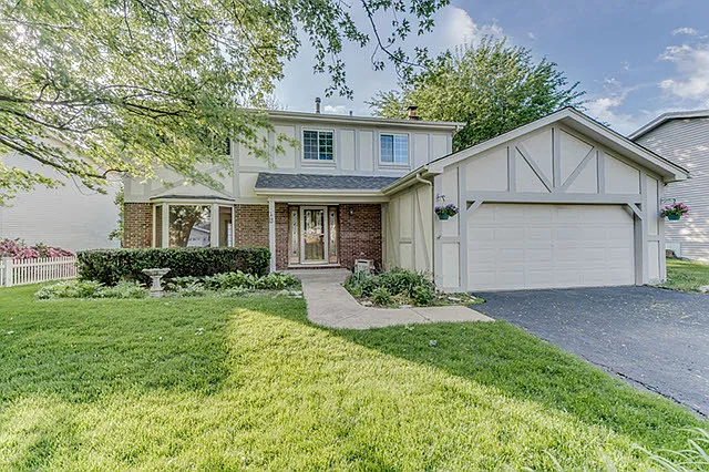 24W650 Springdale Dr photo 1