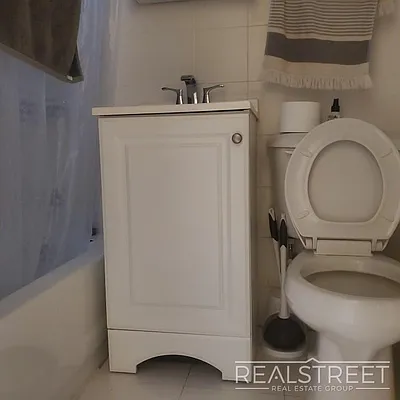 Rented by Real Street Inc | media 9