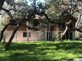 403 Camino Dr, Vanderbilt, TX 77905