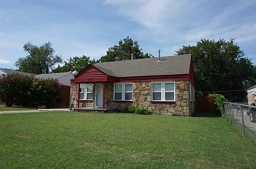 2301 E Madison St Photo 1