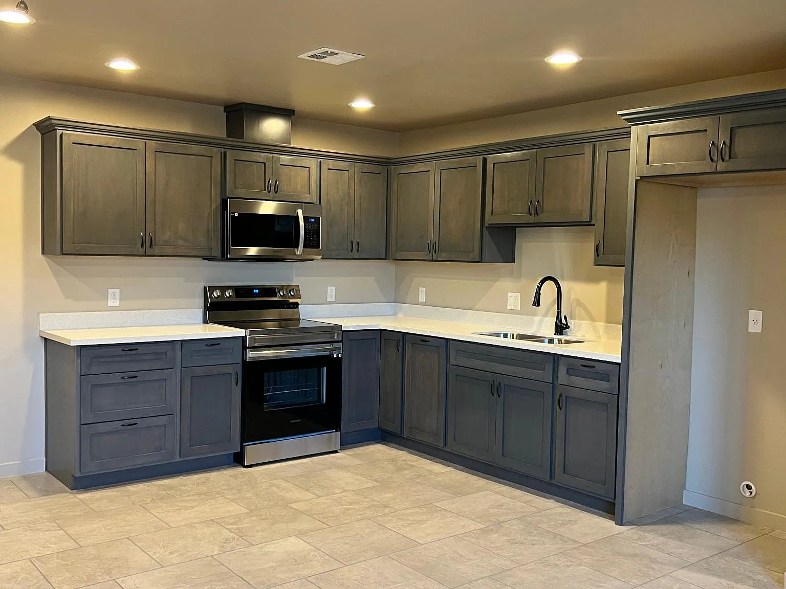 2 bed, 980 sqft, $1,200 — Photo 2