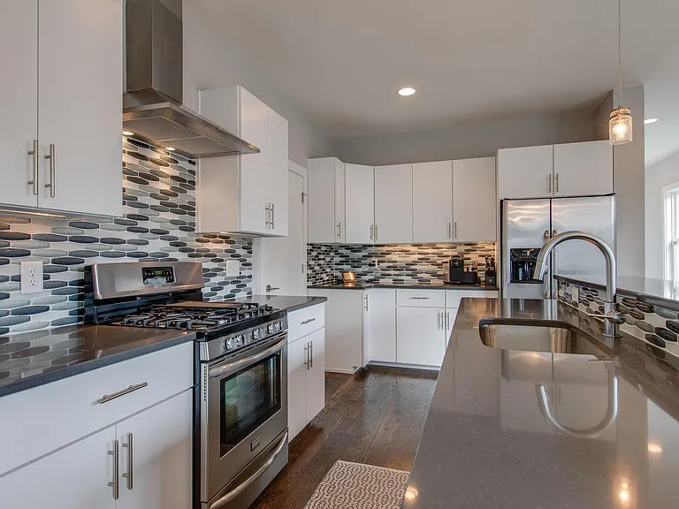 2815B W Kirkwood Ave — Photo 8