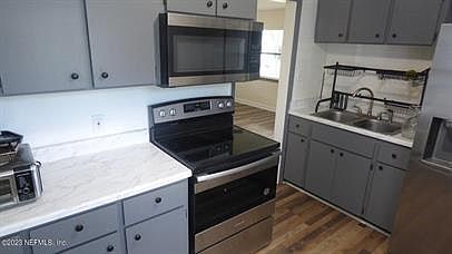 2nd image of 1284 Ingleside Ave #1