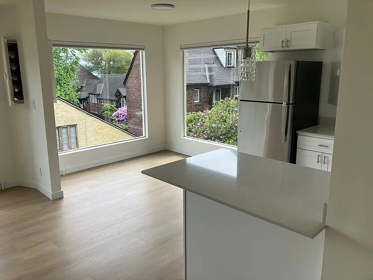 Lake Court Apartments — Photo 27