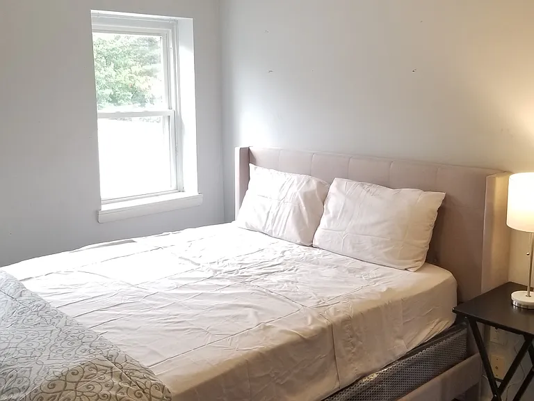 624 Stirling St — Photo 10