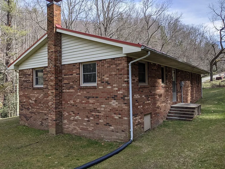 554 Love Hollow Rd — Photo 5