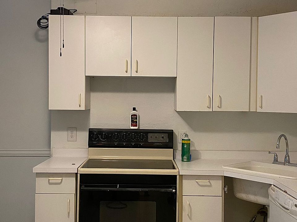 2nd image of 224 E Garden St APT 244