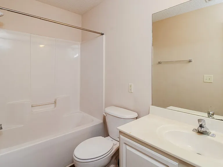640 Piermont Ct — Photo 16
